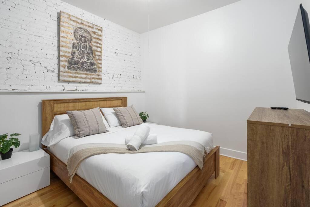 Chic Mile-End 3Br Getaway - Free Parking, Sleeps 8 Apartman Montréal Kültér fotó